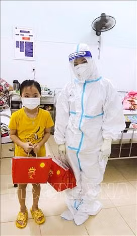 Hà Nội: Mang Tết Trung thu đến thiếu nhi có hoàn cảnh đặc biệt khó khăn ảnh 2