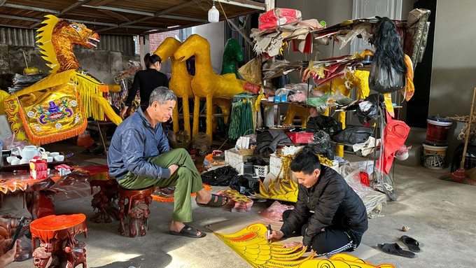 Làng nghề làm hàng mã Phúc Am (huyện Thường Tín) có thể trở thành điểm đến du lịch hấp dẫn. Ảnh: TTXVN phát Hà Nội: Xây dựng hai tuyến du lịch “Khám phá con đường di sản Nam Thăng Long” ảnh 1