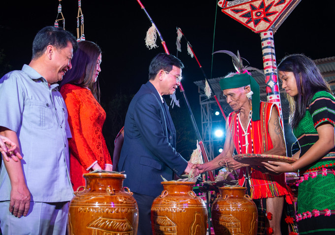 Nghi lễ cầu cho mưa thuận gió hòa, quốc thái dân an. Ảnh: Minh Phương Đắk Nông: Ấn tượng Hội xuân Liêng Nung ảnh 2