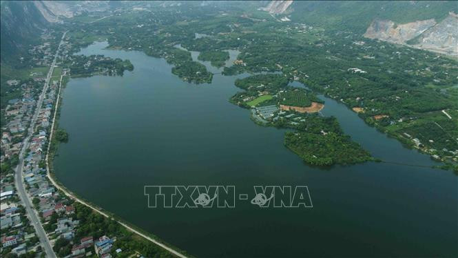 Hồ thuỷ lợi Đồng Sương thuộc xã Trần Phú, huyện Chương Mỹ dung tích hơn 10 triệu m3, cung cấp nước tưới cho 2.100 ha lúa 2 vụ của các xã Trần Phú, Hữu Văn, Mỹ Lương, Đồng Lạc của huyện Chương Mỹ. Ảnh: Vũ Sinh - TTXVN Hà Nội nâng cao hiệu quả công trình thủy lợi phục vụ sản xuất nông nghiệp ảnh 6