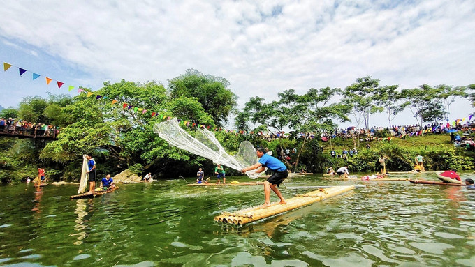 Lễ hội cá tôm sông Đà tỉnh Hòa Bình lần thứ nhất và Hội chợ nông nghiệp và triển lãm sản phẩm OCOP vùng Trung du, miền núi phía Bắc năm 2023 dự kiến tổ chức vào ngày 26 - 31/10/2023. Ảnh: hoabinh.gov.vn Lần đầu tiên Lễ hội cá tôm Sông Đà được tổ chức ảnh 2