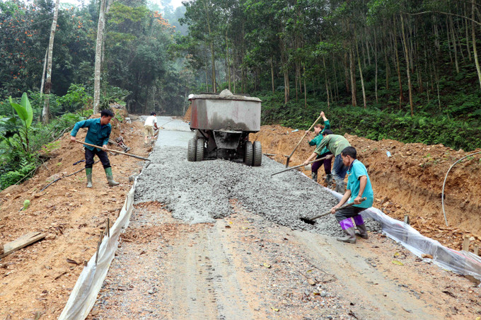 Các đảng viên luôn gương mẫu, đi đầu trong trong công việc ở xã Trung Minh, huyện Yên Sơn. Ảnh: Quang Cường Đảng viên xã vùng sâu Trung Minh học tập và làm theo lời Bác ảnh 2
