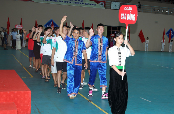 Các đoàn diễu hành trong lễ khai mạc. Ảnh: Quốc Khánh – TTXVN Khai mạc Hội thi thể thao các dân tộc thiểu số toàn quốc lần thứ XII ảnh 6