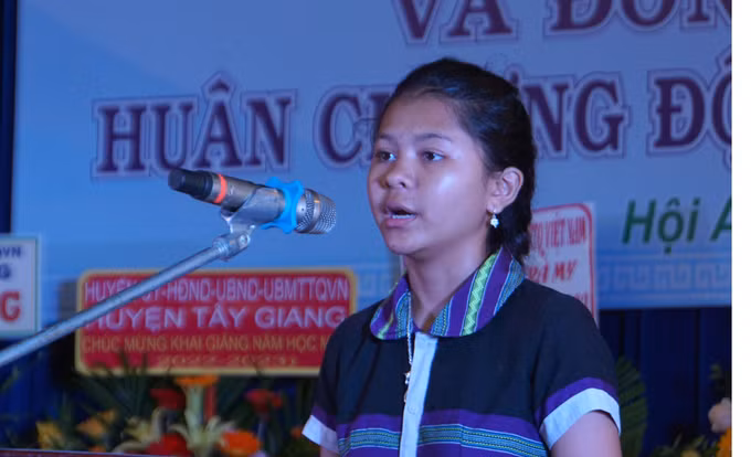 Học sinh cả nước nô nức đến trường khai giảng năm học mới 2022-2023 ảnh 2