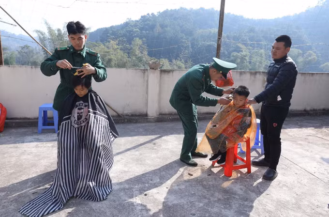 Lạng Sơn: Chương trình Áo ấm mùa Đông biên giới và các hoạt động tình nguyện mùa Đông năm 2022 ảnh 3
