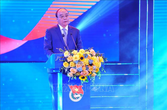 Chủ tịch nước Nguyễn Xuân Phúc phát biểu tại buổi lễ. Ảnh: Minh Đức – TTXVN Chủ tịch nước Nguyễn Xuân Phúc dự Lễ trao Giải thưởng "Gương mặt trẻ Việt Nam tiêu biểu năm 2021" ảnh 1