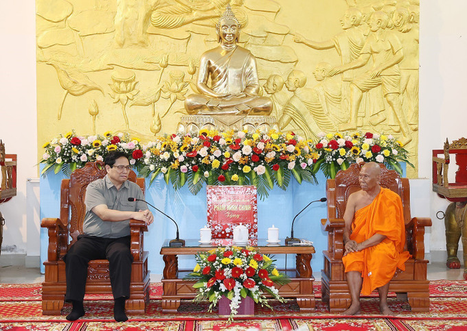 Thủ tướng Phạm Minh Chính chúc mừng Hội Đoàn kết sư sãi yêu nước tỉnh Trà Vinh nhân dịp Lễ Sen Dolta năm 2023. Ảnh: Dương Giang-TTXVN Thủ tướng Phạm Minh Chính chúc mừng đồng bào Khmer nhân Lễ Sene Dolta năm 2023 ảnh 1