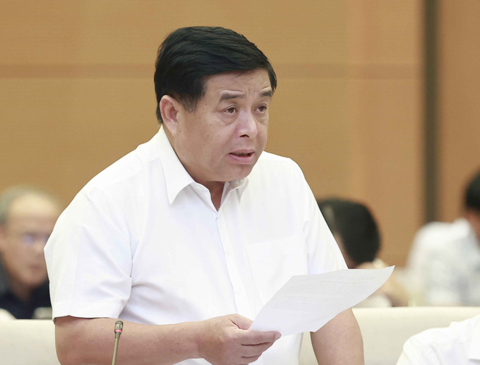 Bộ trưởng Bộ Kế hoạch và Đầu tư Nguyễn Chí Dũng phát biểu tại Phiên họp thứ 27 của Uỷ ban Thường vụ Quốc hội. Ảnh: Doãn Tấn - TTXVN Đề xuất thêm cơ chế đặc thù đẩy nhanh thực hiện các chương trình mục tiêu quốc gia ảnh 1
