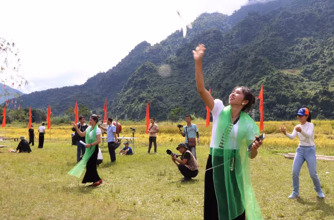 Bảo tồn nét độc đáo trong Lễ hội Cốm mới của người Thái ở Lai Châu ảnh 14
