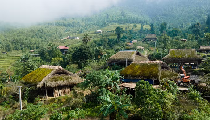 Độc đáo những mái nhà rêu phong nép mình trên dãy Tây Côn Lĩnh ảnh 3