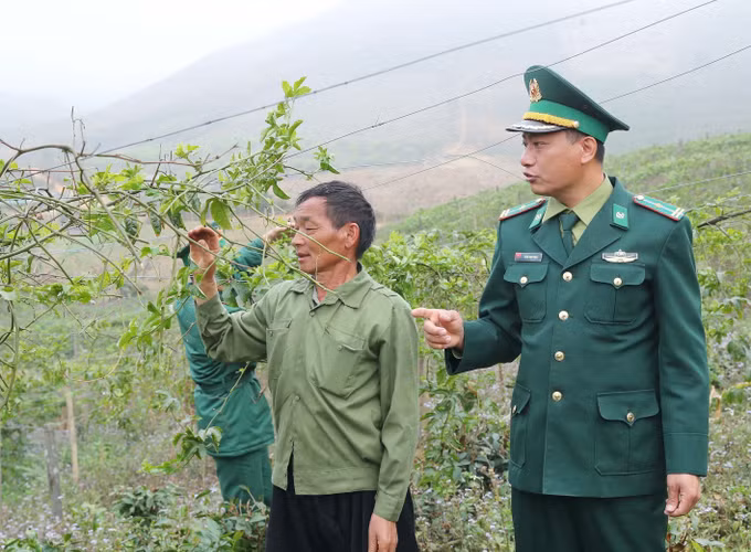 Ngày Biên phòng toàn dân: Dấu ấn những Phó Bí thư quân hàm xanh ở vùng biên Sơn La ảnh 1