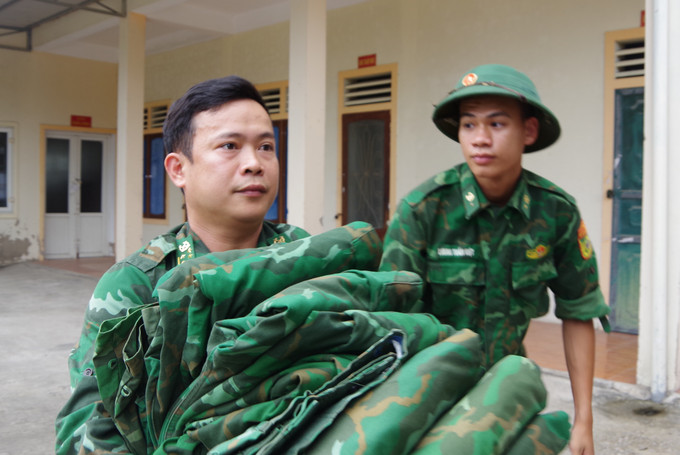 ... và quân tư trang lên đường khắc phục hậu quả mưa lũ. anh4.jpg