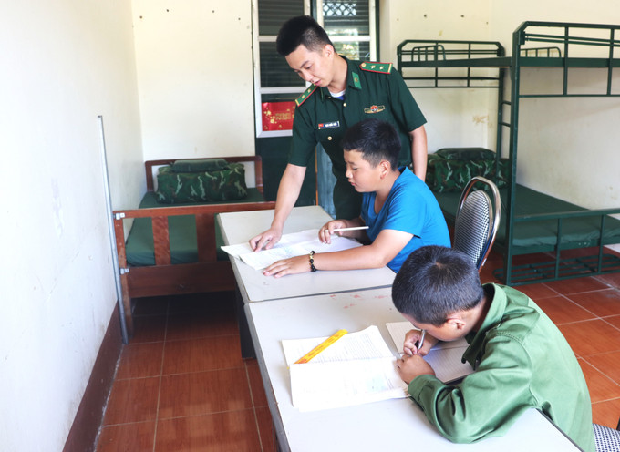 Chương trình “Nâng bước em tới trường - Con nuôi Đồn biên phòng" đã lan tỏa tinh thần nhân văn sâu sắc tới các bản làng vùng cao, biên giới. con1.jpg