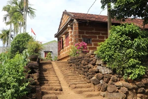 Độc đáo những ngôi nhà đá ong