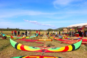 Lễ hội Diều sáo nghệ thuật thu hút đông đảo người dân