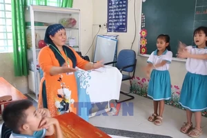 Giữ lửa tri thức cho học sinh dân tộc Chăm vùng biên giới