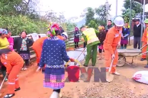 Hành trình nghĩa tình - Tiếp bước em tới trường ở Lào Cai