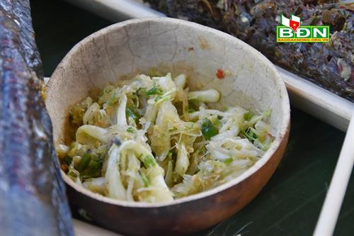 Muối củ kiệu - thức chấm đặc biệt của người M’nông