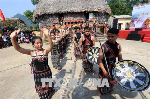 Liên hoan văn hóa – thể thao và phục dựng lễ hội truyền thống của đồng bào Cơ tu