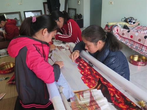 "Giữ lửa" cho nghề thêu truyền thống của tỉnh Hải Dương