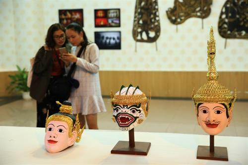 Khai mạc triển lãm “Campuchia - Vương quốc văn hóa” tại Hà Nội