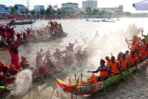 Rộn ràng phum, sóc trước thềm lễ hội Oóc Om Bóc – Đua ghe Ngo 2017