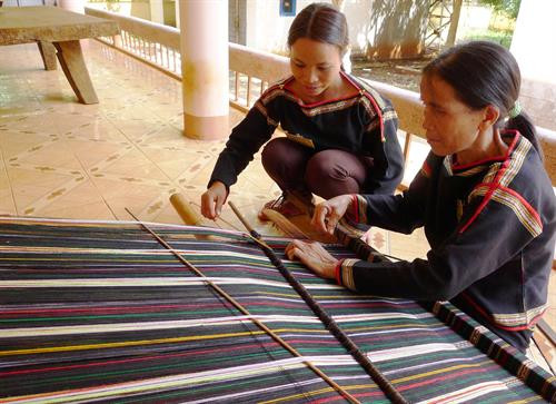 Những người phụ nữ ở Đắk Lắk nặng lòng với văn hóa truyền thống