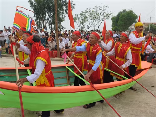 Lễ Cầu ngư, ra quân đánh bắt hải sản đầu năm 2016.ở Quảng Bình