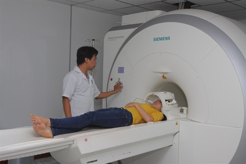 Sẽ tiếp tục điều chỉnh giá dịch vụ y tế với người chưa có thẻ bảo hiểm y tế trong năm 2017