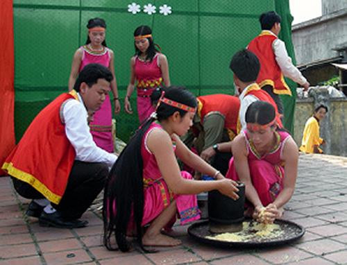 Kiểu tìm hiểu nhau độc đáo của dân tộc Chứt