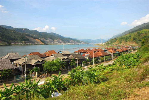 Tây Bắc Bộ và Đông Bắc Bộ ngày nắng. Nam biển Đông có mưa rào và dông