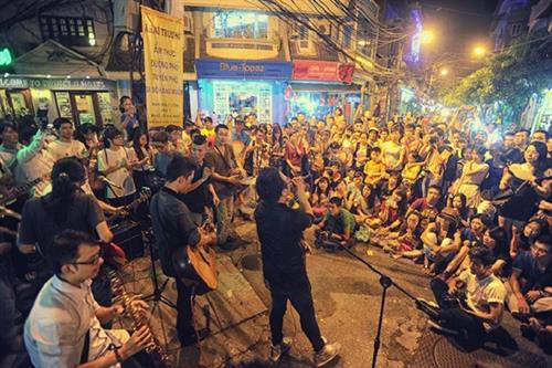 Đắm mình với âm nhạc truyền thống trong đêm phố cổ Hà Nội
