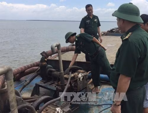 Cần ngăn chặn triệt để tình trạng khai thác cát trái phép trên vùng biển Cần Giờ
