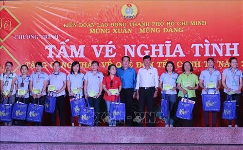 Thành phố Hồ Chí Minh tặng hơn 12.000 vé xe, vé tàu cho công nhân về quê đón tết Canh Tý 2020