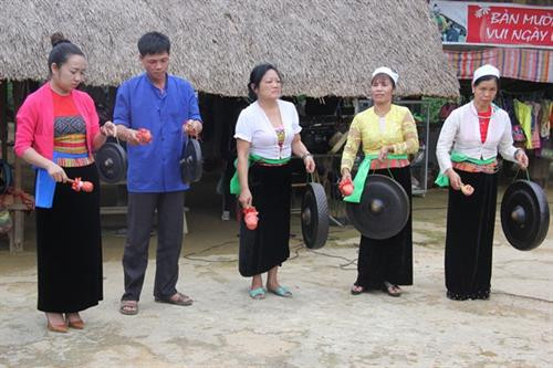 Người Mường đánh thức ma Khú cầu mưa