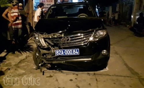 Lái xe biển xanh gây tai nạn liên hoàn rồi bỏ trốn