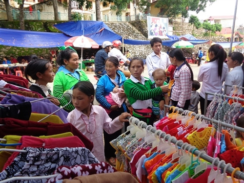 Cuộc sống mới của người Mông nơi cổng trời Mường Lát