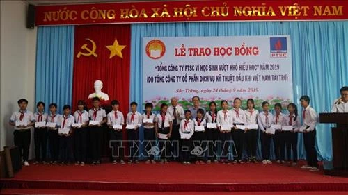 Trao học bổng năm 2019 cho học sinh dân tộc Khmer vượt khó ở Sóc Trăng