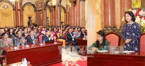 Phó Chủ tịch nước gặp mặt cán bộ và cộng tác viên dân số