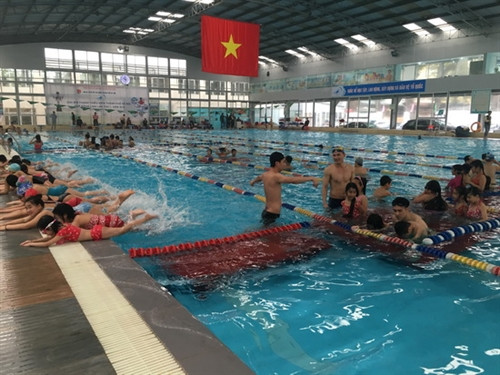 Dạy bơi cho trẻ em: Vẫn "đánh trống bỏ dùi"