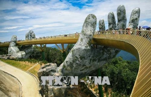Cầu Vàng trên đỉnh Bà Nà