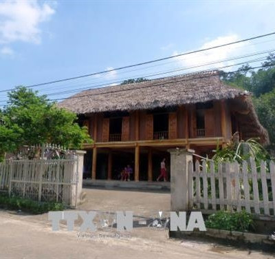 Làm nhà sàn bê tông góp phần bảo vệ rừng ở Sơn Dương