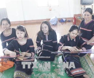 Đồng bào Ba Na xã Glar đồng lòng xây dựng nông thôn mới