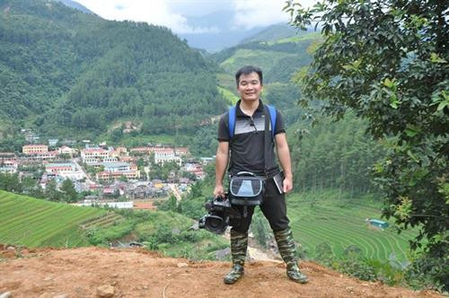 Trao tặng Thư viện “Tủ sách Đinh Hữu Dư” cho học sinh miền núi tỉnh Bình Định