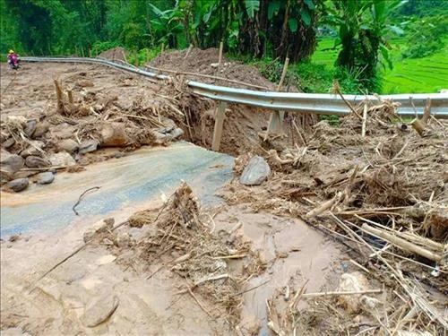 Mưa lũ diễn biến phức tạp tại các huyện miền núi Thanh Hóa
