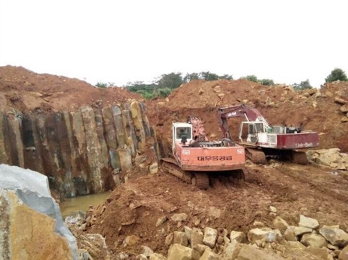 Ngang nhiên khai thác đá trái phép ở thị xã Gia Nghĩa (Đắk Nông)