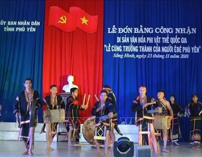 Đón bằng công nhận Lễ cúng trưởng thành của người Êđê là Di sản Văn hóa phi vật thể quốc gia