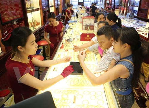 Giá vàng SJC lại giảm mạnh, tuột khỏi mốc 33 triệu đồng mỗi lượng