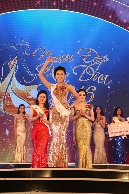 Thí sinh Đoàn Thị Ngọc Như đọat danh hiệu Hoa khôi Người đẹp xứ Dừa 2016