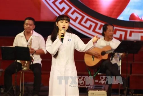 Đêm nhạc Blouse Trắng "Hát cho yêu thương"